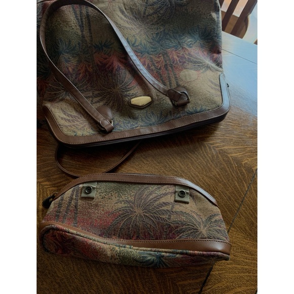 Ricardo Beverly Hills Palm Trees Overnight Luggage Shoulder + Toiletry Bag Set - Picture 10 of 10